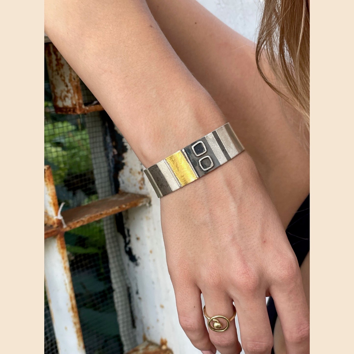 Fernsehen Three Quarter Bracelet